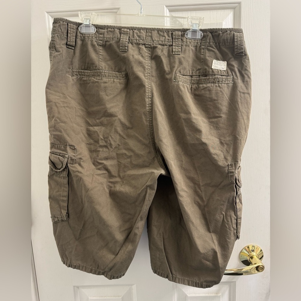 Dockers Men's relaxed fit Cargo Shorts in Brown - Picture 6 of 11